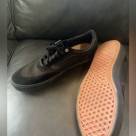 All Black Vans Lowtop Sneakers Size 10.5 NEVER WORN - Picture 2 of 3